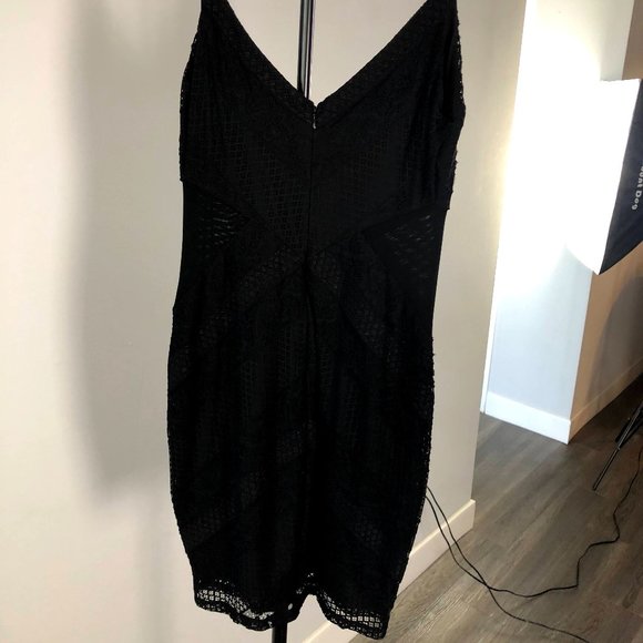 GUESS Black Textured Stretch Cocktail Dress - Picture 10 of 12